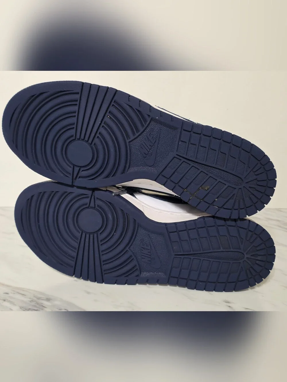 Nike Kids Low-Top Sneakers in Navy and White